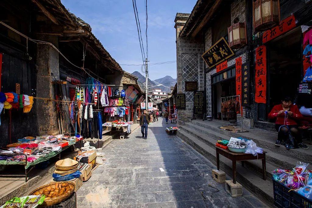 沙坪坝：修复市政设施 重塑美丽街景